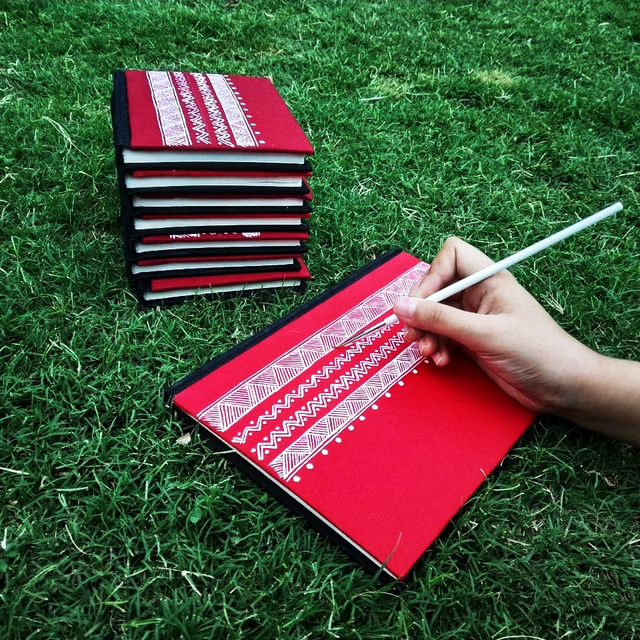 Sustainable corporate Diwali gifts in India with eco-friendly Himalayan gift hampers, artisanal products, honey, herbal tea and handcrafted beeswax candles