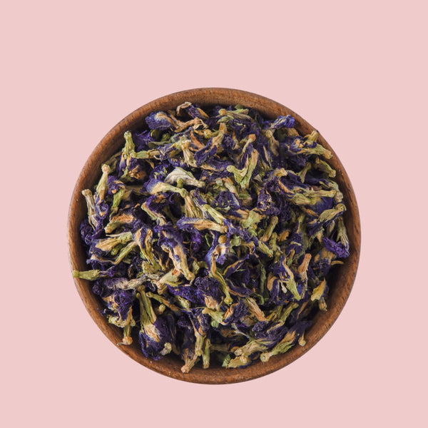Dried butterfly pea flowers — natural caffeine-free blue petals rich in antioxidants.