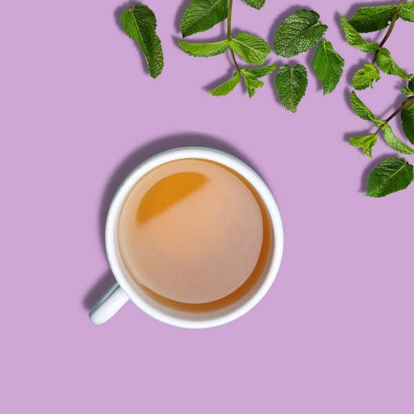 Fresh spearmint leaves used for herbal tea — natural cooling and hormone-balancing properties.