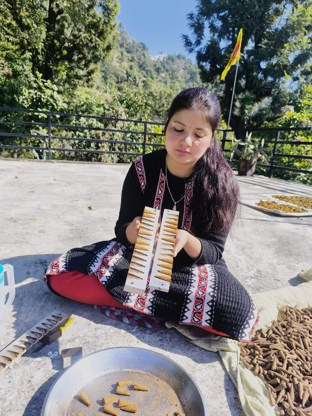 Sustainable Gift Hampers India with Himalayan Honey, Herbal Tea, Beeswax Candles, Aipan Art Stationery and Handmade Artisan Gifts